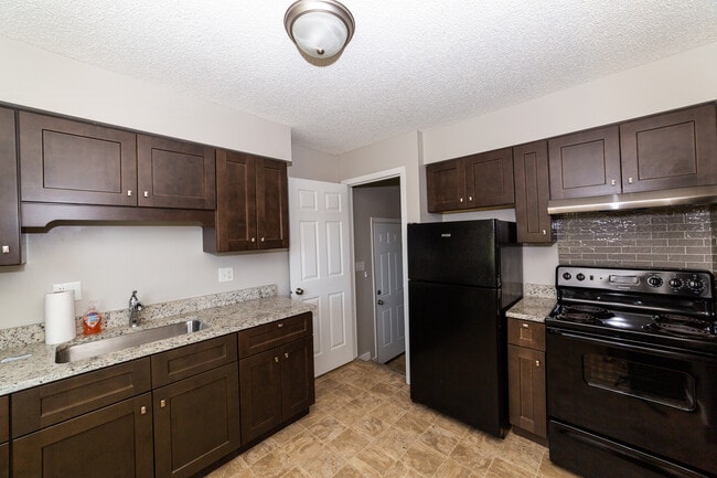 Photo - 905 Emma Ave