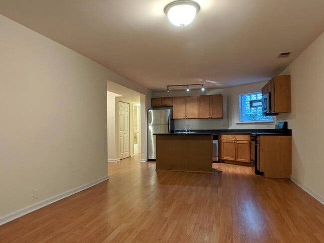 Photo - 3047 W Logan Blvd Unidad G