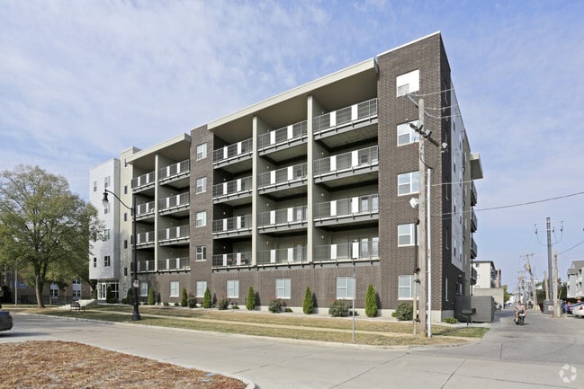 Building Photo - 507 Second | Student Housing Rental