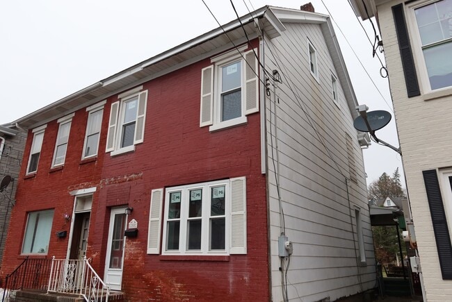 Building Photo - 255 W Rowe St Rental