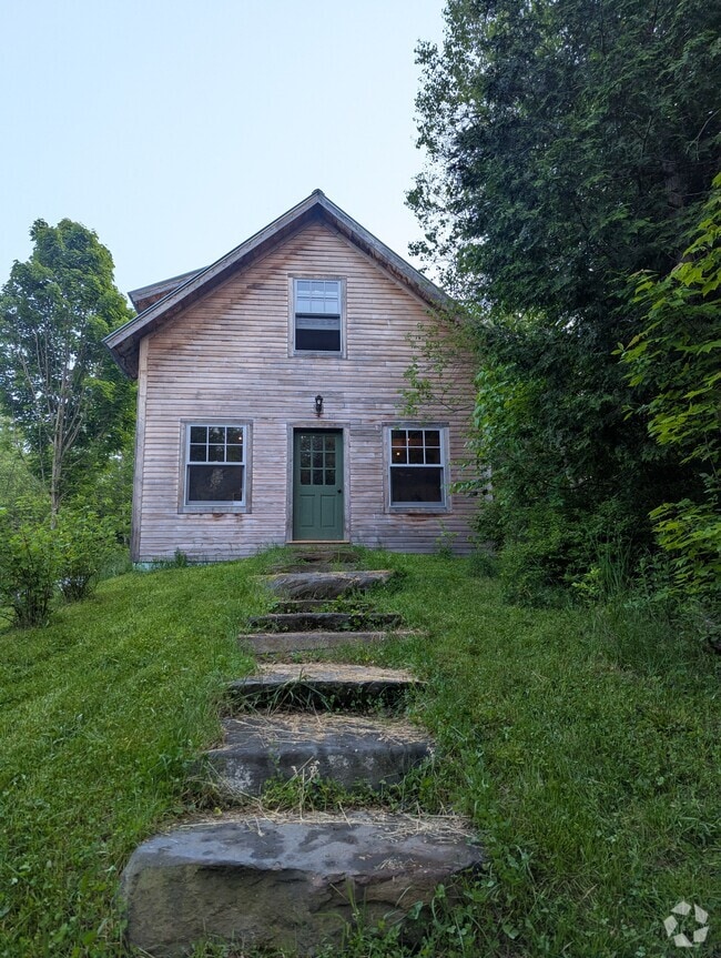 Building Photo - 31 Town Hwy 14 Rental