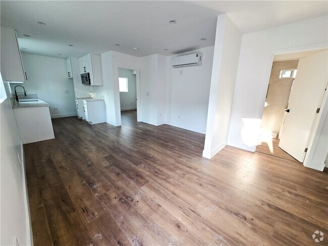 Building Photo - 2814 S Mansfield Ave Unit 2816 1/2 Rental