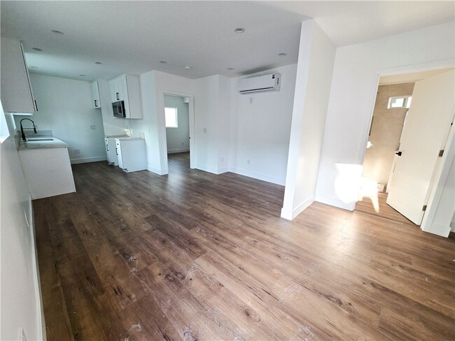 Photo - 2814 S Mansfield Ave Apartment Unit 2816 1/2