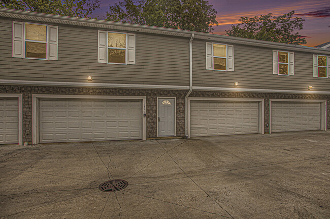 Photo - 2621 Redwood Ave Townhome