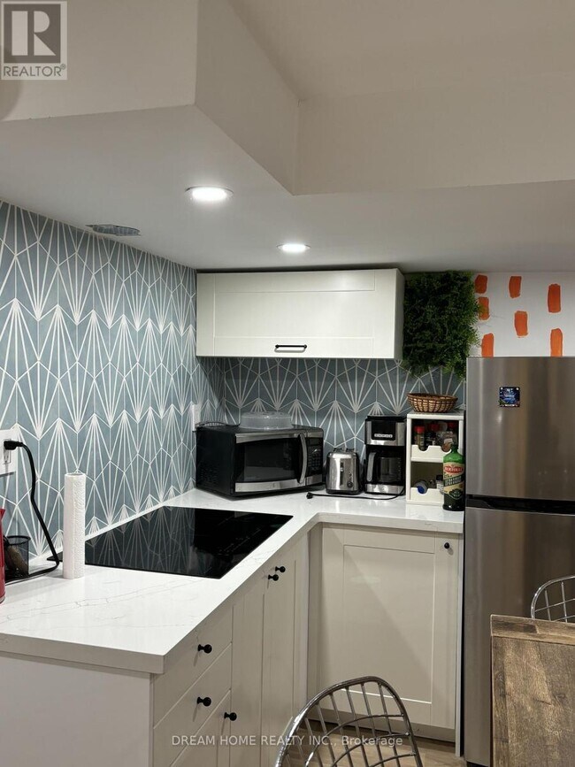 Photo - 160 Olde Bayview Ave