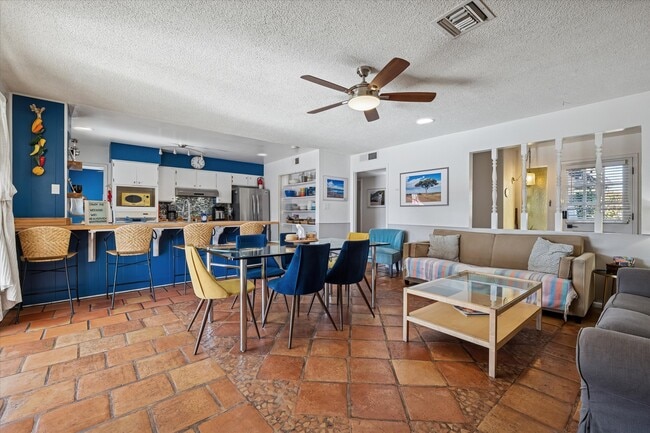 Photo - 3821 W Belmont Ave
