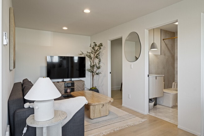 Photo - 10679 Rainier Ave S Unidad SI ID1607428P