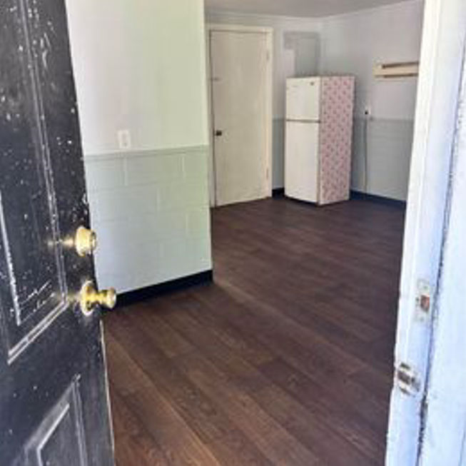 Entry Unit B - 103 Gause St Unit B