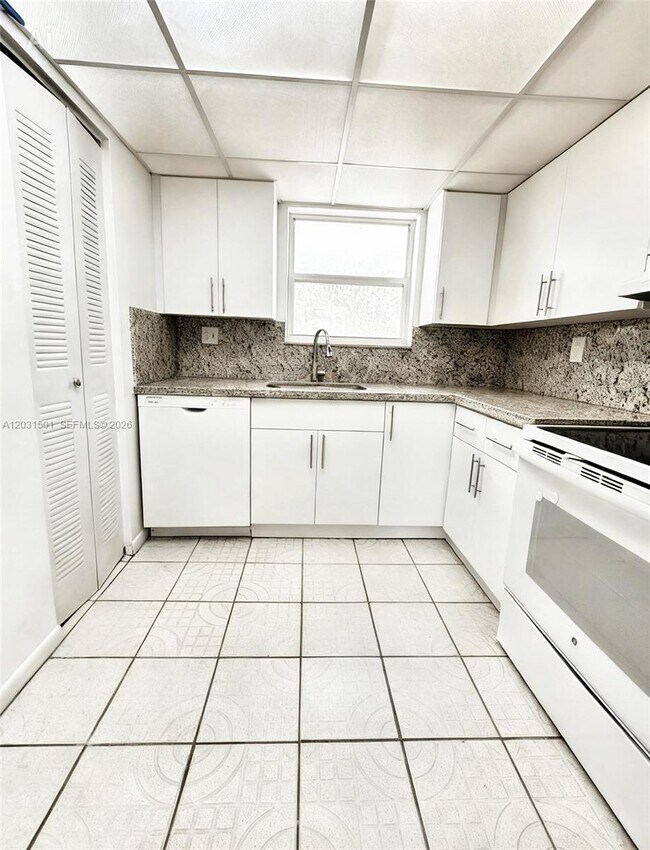 Photo - 13701 Kendale Lakes Cir Unit B-308