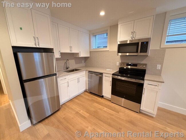 Building Photo - 900 Massachusetts Ave Unit #B