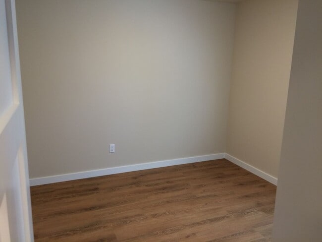 Photo - Remodeled 1Bd + 1Ba Additional Dwelling Unit!! Washer + Dryer, Lots of closet space!!