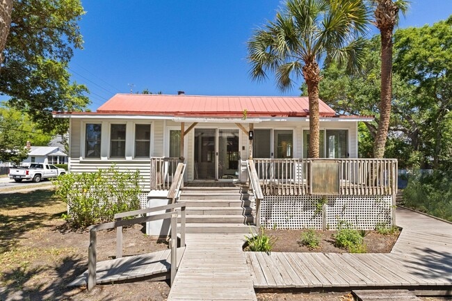 Building Photo - Sullivans Island Historic Charmer