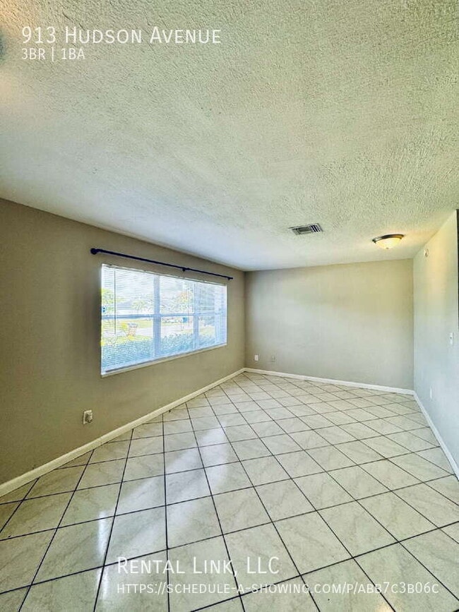 Photo - 913 Hudson Ave