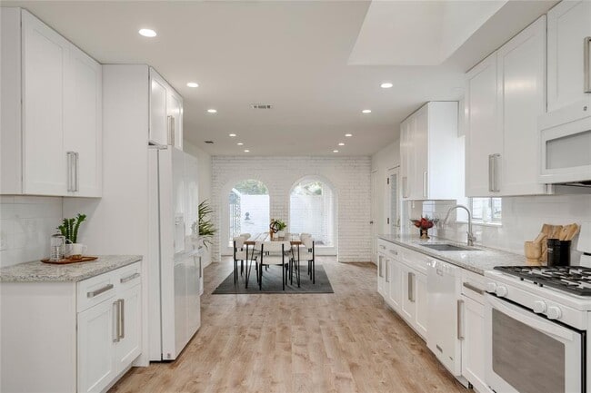 Photo - 4202 N Hills Dr