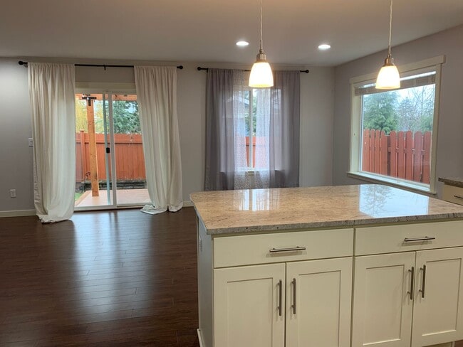 Photo - Lovely 3 bedroom Home at end of cul-de-sac - Low Maintenance Yard