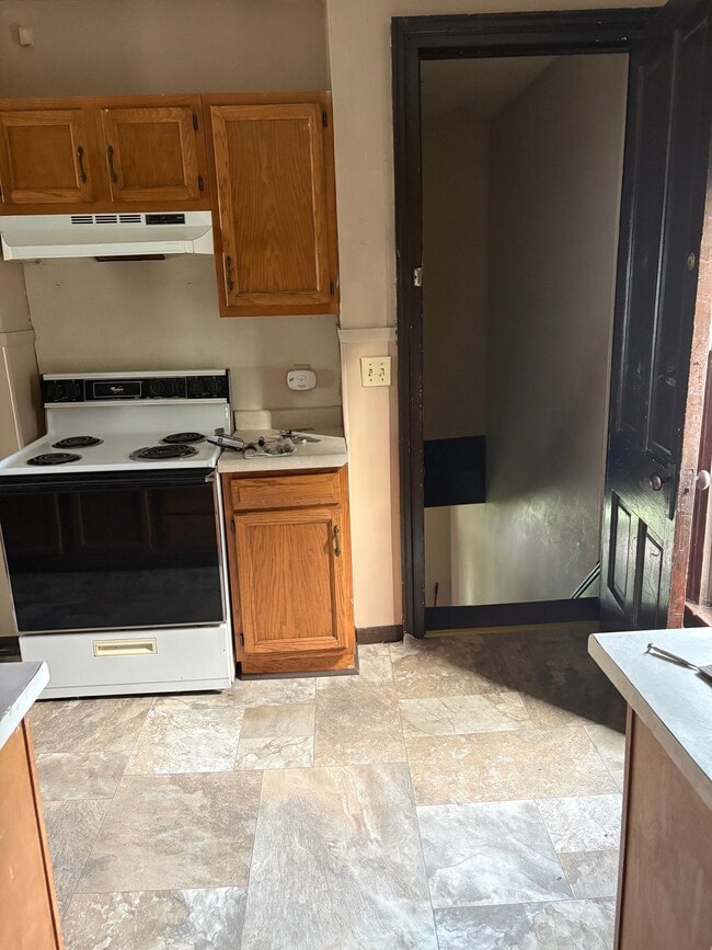 Photo - 812 W 5th St
