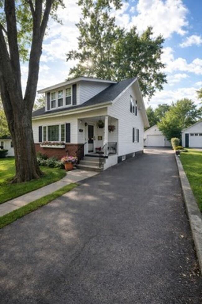 Building Photo - 406 S 6th Ave Unit Lower