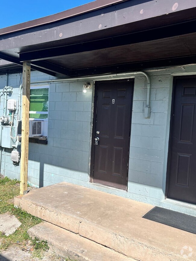 Building Photo - 2 BEDROOM, 1 BATH UNIT AVAILABLE- NEWLY RE... Rental