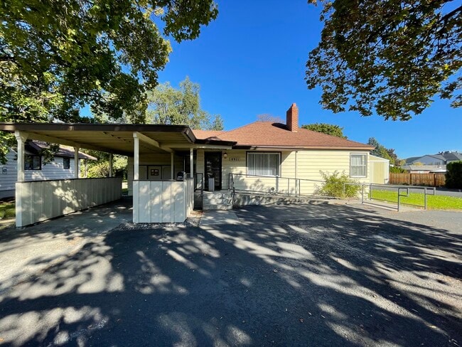 Photo - 8921 E Broadway Ave