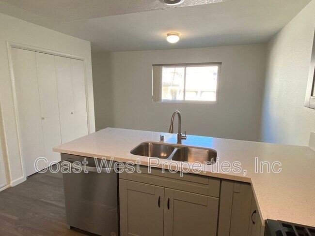 Photo - 1154 Cypress Ave