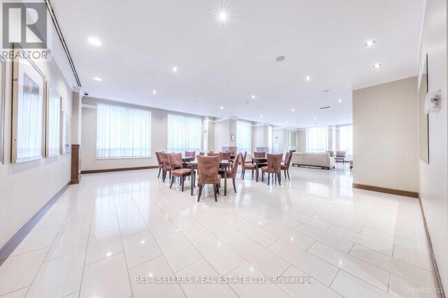 Photo - 1359 Rathburn Rd E Unit 1802