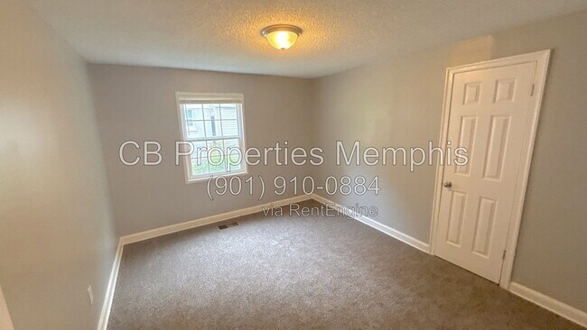 Photo - 1392 Kyle St