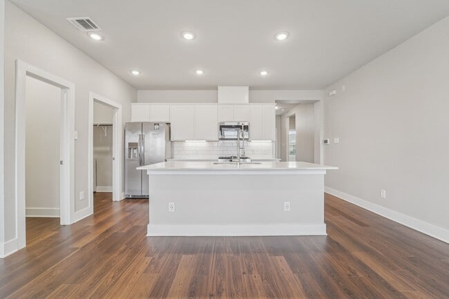 Building Photo - The Maple - Exceptional Lifestyle