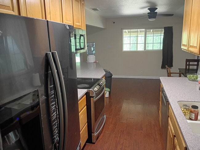 Building Photo - 10512 Glenview Way