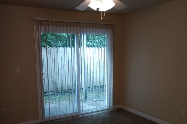 Bedroom - 1808 Bono Rd Unit Gas Light Square