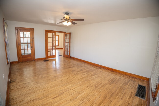 Photo - 5410 Simpson St