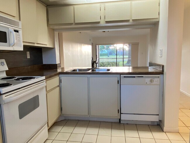 Photo - 12962 Briarlake Dr Unit 103