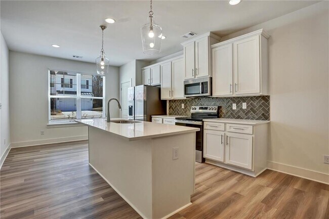 Photo - 1906 Victoria Rd