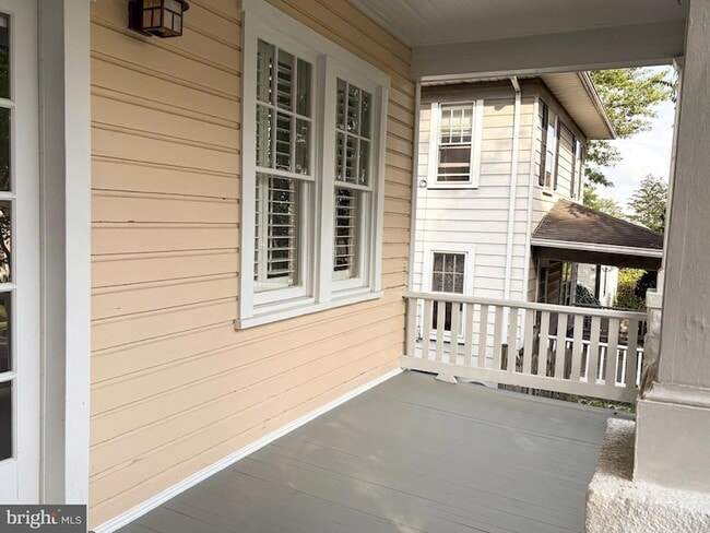 Photo - 27 W Wyatt Ave