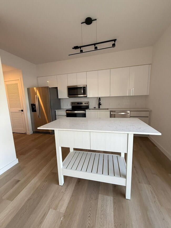 Building Photo - 241 SW 3rd Ter Unit A1 Rental