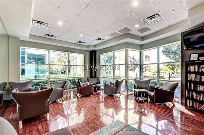 Photo - Gorgeous Mid Rise Unit For Lease !! Unit 304