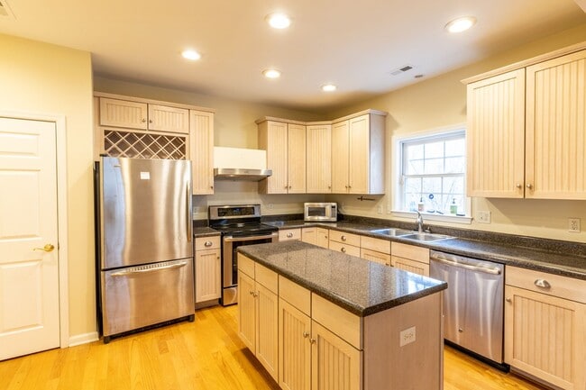 Photo - 158 Burnet St