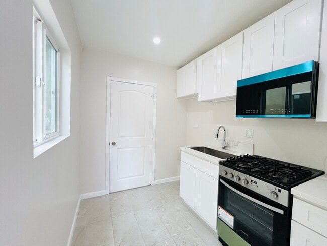 14210 Sylvan St Unit 2
