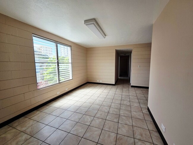 Photo - McCully/Moiliili - Near UH, Waikiki, Shopping & Restaurants Unit 201