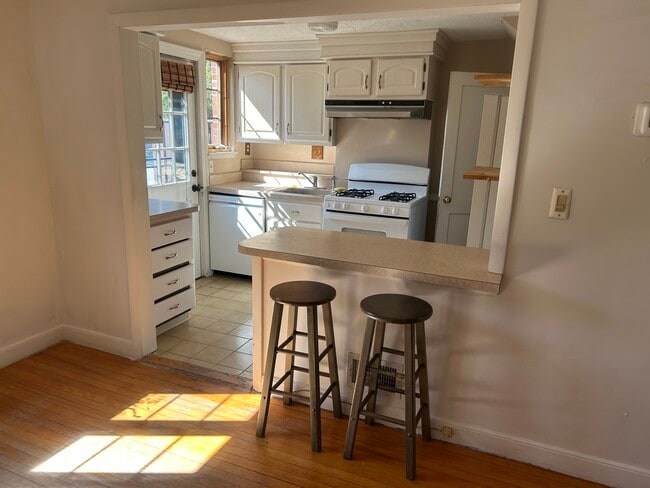 Soleado, cocina comedor - 36 Pierce Rd Unidad Lexington St Apartment