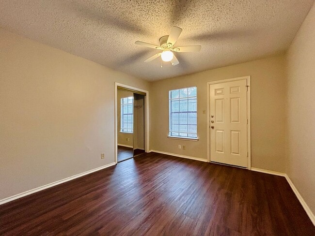 Photo - 9304 Kempler Dr Unidad A