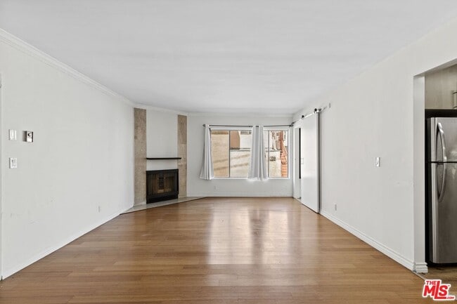 Building Photo - 1033 6th St Unit 105 Rental