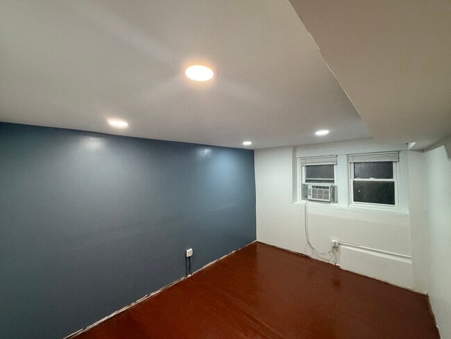 Photo - 1645 W Beach Ave Unit G