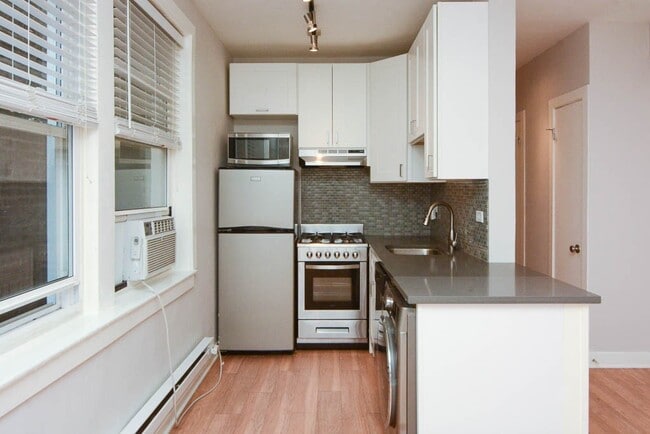 Photo - 511 W Belmont Ave Unit 32