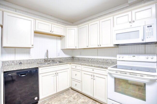 Photo - 2423 Shafer St