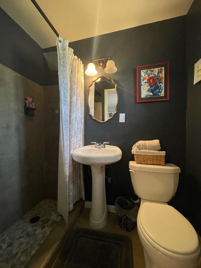 Photo - 843 E Butler Dr