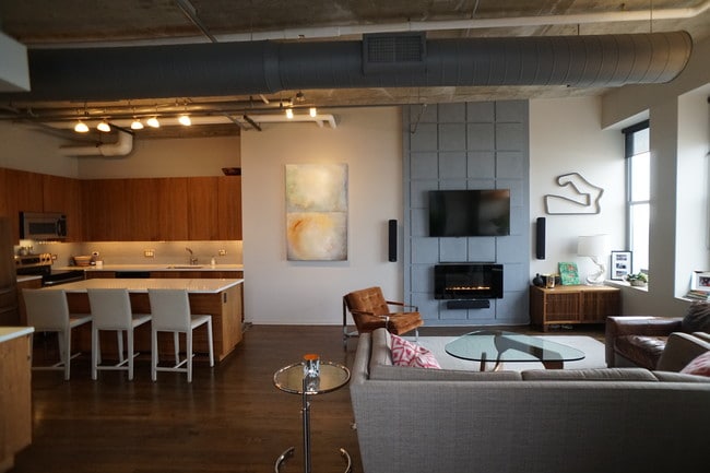 Building Photo - 933 W Van Buren St Unit 913