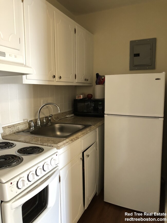 Photo - 176 N Beacon St Unidad 1