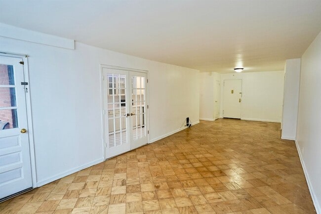 Photo - 225 St Pauls Ave