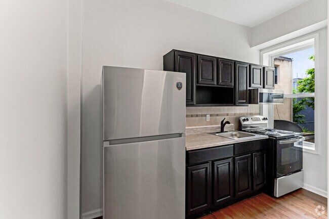 Building Photo - 1732 Master St Unit B Rental