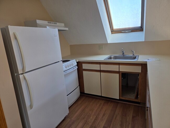 Photo - 938 East St Unit 4